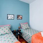 Chegou o Pé na Areia em Plena Praia de Copacabana, incrível apto de 2 e 3 Quartos, tudo novo e decorado, 50m da Praia, com cozinha e lavanderia completos